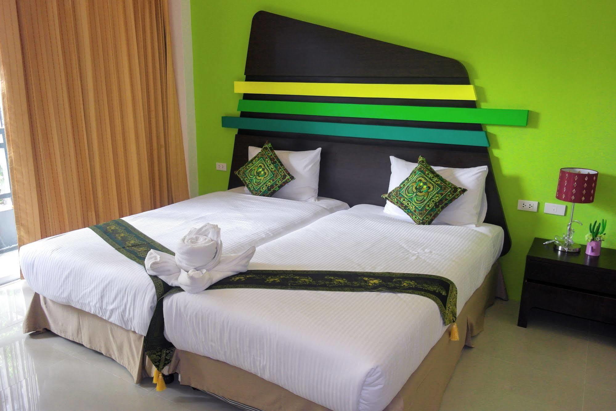 Oyo 792 Omsaga Phuket Hotel Zewnętrze zdjęcie