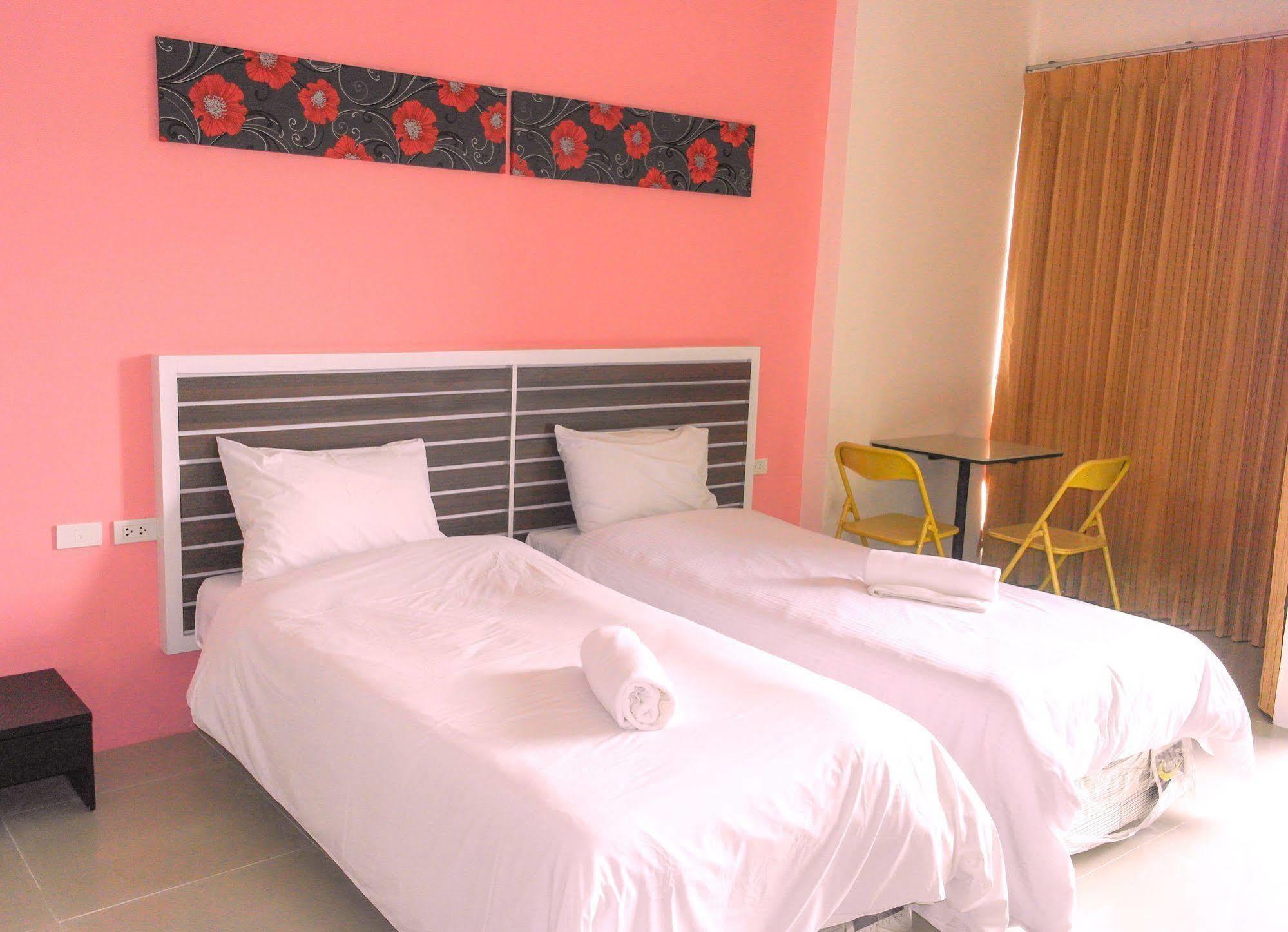Oyo 792 Omsaga Phuket Hotel Zewnętrze zdjęcie
