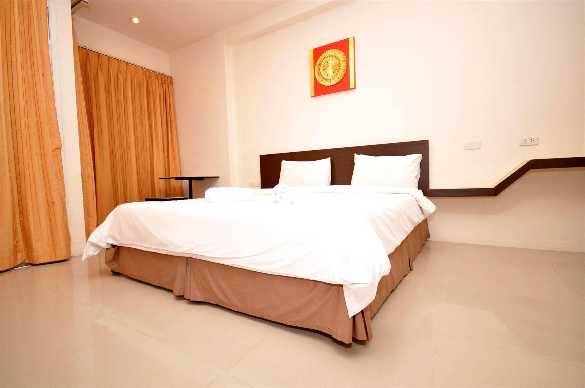 Oyo 792 Omsaga Phuket Hotel Zewnętrze zdjęcie