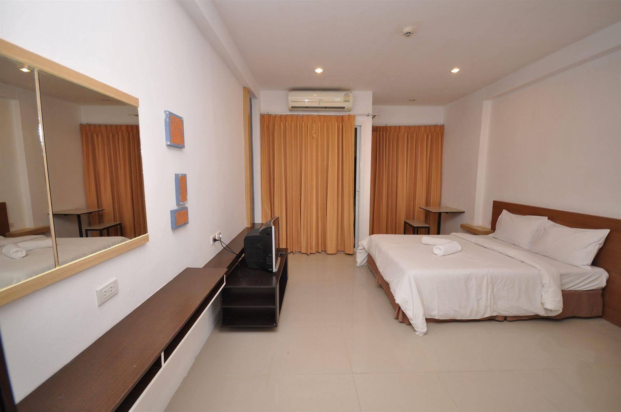 Oyo 792 Omsaga Phuket Hotel Zewnętrze zdjęcie